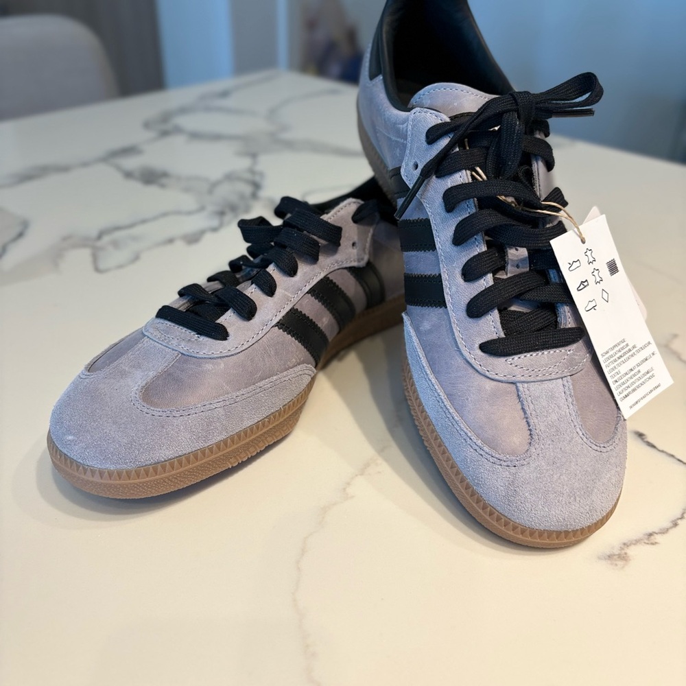 NEW!! adidas Men's Suede Sneakers in Light Gray with Black Stripes,Sz 10
